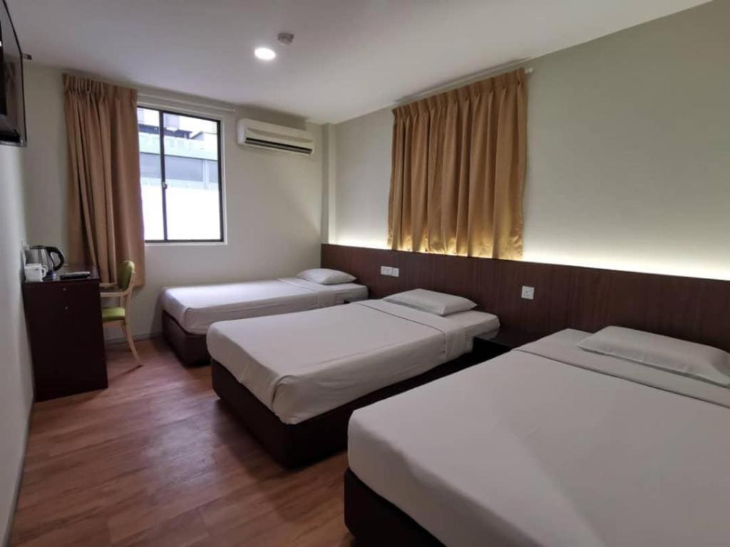 Hotel Holiday Kota Kinabalu Buitenkant foto