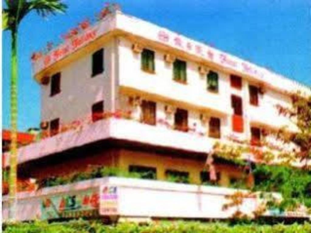 Hotel Holiday Kota Kinabalu Buitenkant foto