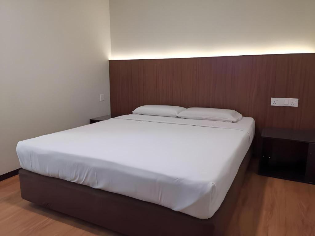 Hotel Holiday Kota Kinabalu Buitenkant foto