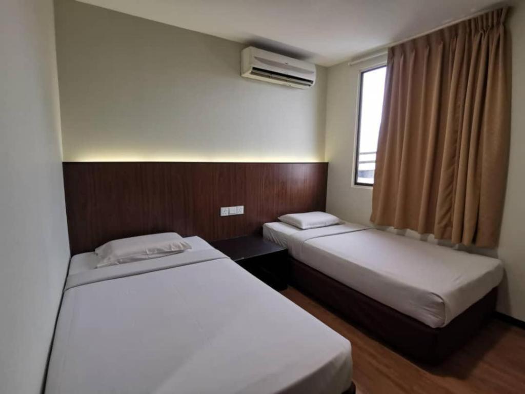 Hotel Holiday Kota Kinabalu Buitenkant foto